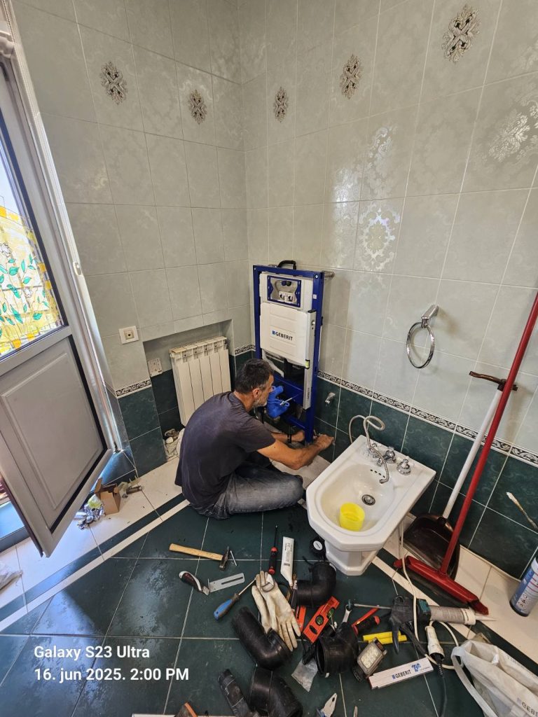 Montaža AquaClean tuš wc šolje